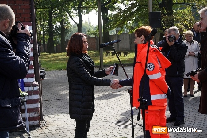 Zdjęcie w galerii na portalu naszwodzislaw.com: Szpitale w powiecie mają nowe karetki. Do zakupu dołożyło się czternaście samorządów  wiadomości z regionu