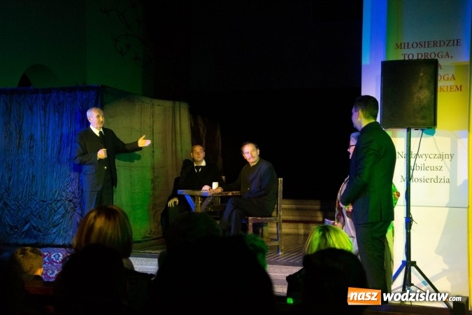 Zdjęcie w galerii na portalu naszwodzislaw.com: Spektakl wg dramatu Karola Wojtyły został wystawiony w Wodzisławiu Śląskim  wiadomości z regionu