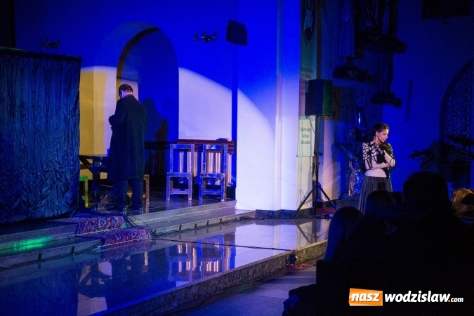 Zdjęcie w galerii na portalu naszwodzislaw.com: Spektakl wg dramatu Karola Wojtyły został wystawiony w Wodzisławiu Śląskim  wiadomości z regionu