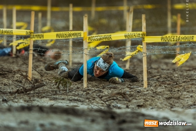 Zdjęcie w galerii na portalu naszwodzislaw.com: Czasem słońce, czasem deszcz czyli Runmageddon Silesia na Pustyni Błędowskiej wiadomości z regionu