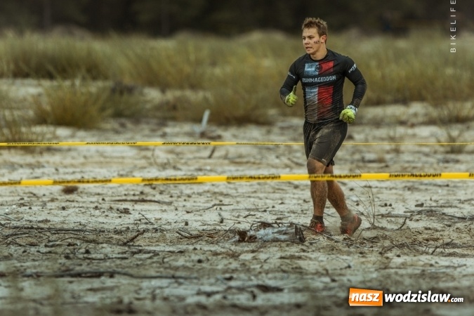 Zdjęcie w galerii na portalu naszwodzislaw.com: Czasem słońce, czasem deszcz czyli Runmageddon Silesia na Pustyni Błędowskiej wiadomości z regionu