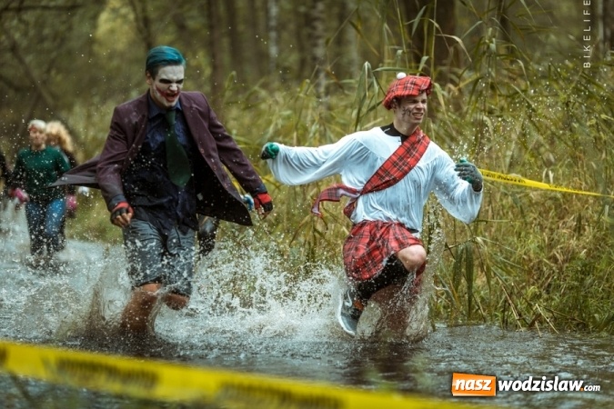 Zdjęcie w galerii na portalu naszwodzislaw.com: Czasem słońce, czasem deszcz czyli Runmageddon Silesia na Pustyni Błędowskiej wiadomości z regionu