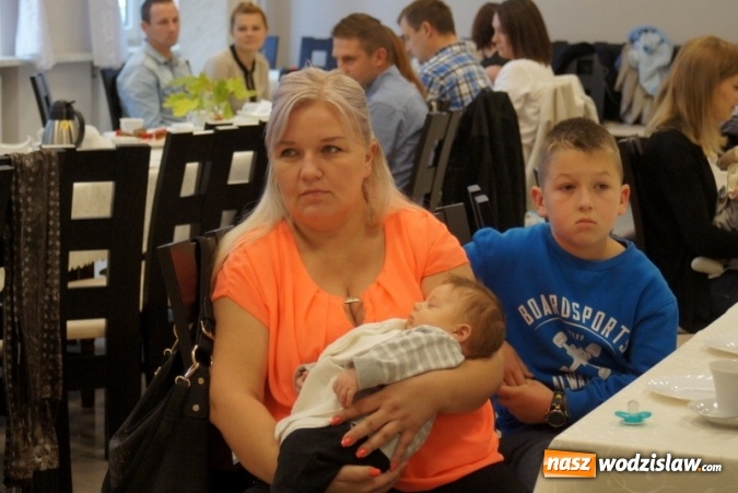 Zdjęcie w galerii na portalu naszwodzislaw.com: Mszana: Najmłodsi mieszkańcy po raz kolejny z maskotkami  wiadomości z regionu