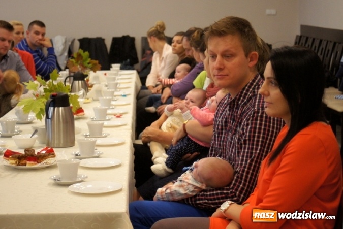 Zdjęcie w galerii na portalu naszwodzislaw.com: Mszana: Najmłodsi mieszkańcy po raz kolejny z maskotkami  wiadomości z regionu