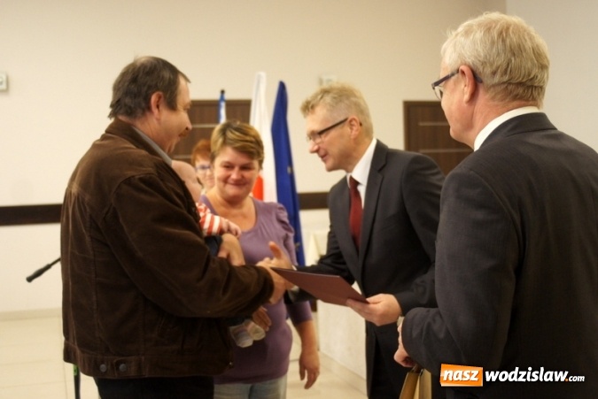 Zdjęcie w galerii na portalu naszwodzislaw.com: Mszana: Najmłodsi mieszkańcy po raz kolejny z maskotkami  wiadomości z regionu