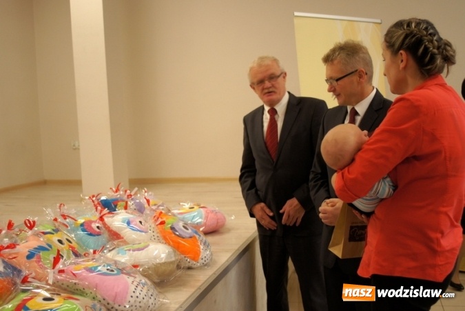 Zdjęcie w galerii na portalu naszwodzislaw.com: Mszana: Najmłodsi mieszkańcy po raz kolejny z maskotkami  wiadomości z regionu