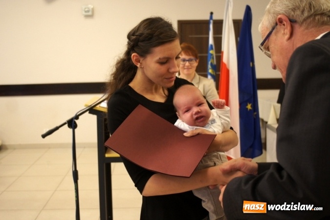 Zdjęcie w galerii na portalu naszwodzislaw.com: Mszana: Najmłodsi mieszkańcy po raz kolejny z maskotkami  wiadomości z regionu