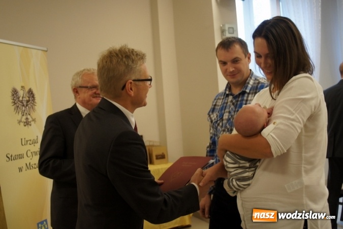 Zdjęcie w galerii na portalu naszwodzislaw.com: Mszana: Najmłodsi mieszkańcy po raz kolejny z maskotkami  wiadomości z regionu