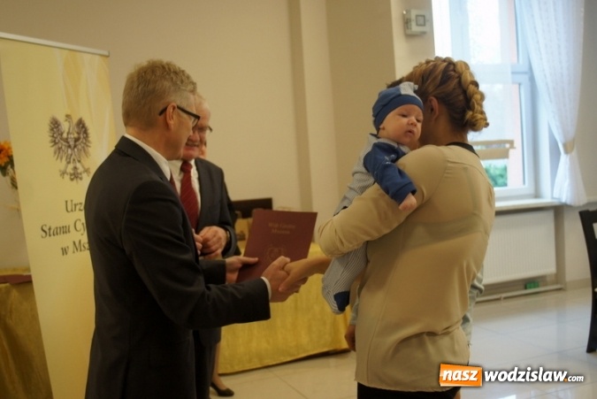 Zdjęcie w galerii na portalu naszwodzislaw.com: Mszana: Najmłodsi mieszkańcy po raz kolejny z maskotkami  wiadomości z regionu