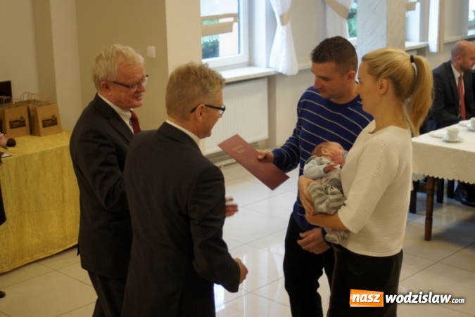 Zdjęcie w galerii na portalu naszwodzislaw.com: Mszana: Najmłodsi mieszkańcy po raz kolejny z maskotkami  wiadomości z regionu