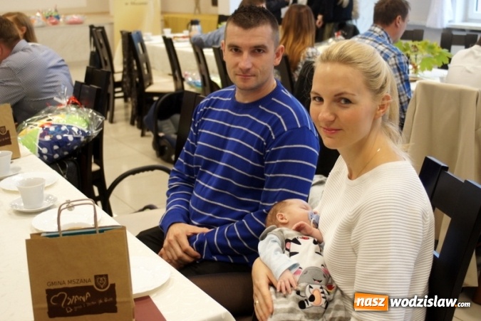 Zdjęcie w galerii na portalu naszwodzislaw.com: Mszana: Najmłodsi mieszkańcy po raz kolejny z maskotkami  wiadomości z regionu