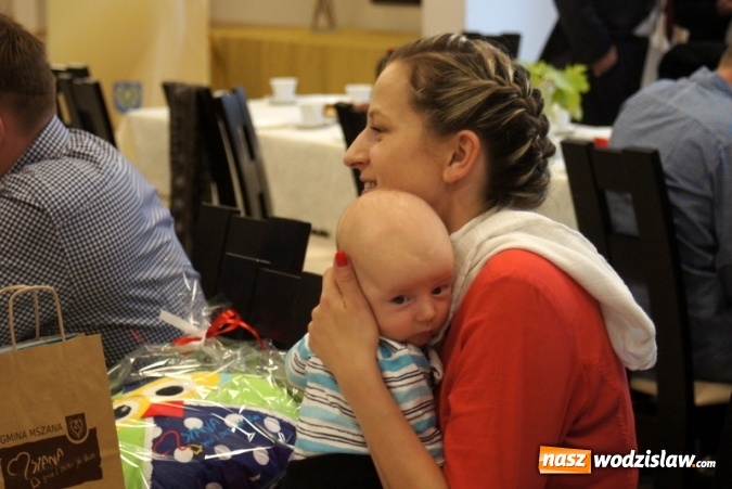 Zdjęcie w galerii na portalu naszwodzislaw.com: Mszana: Najmłodsi mieszkańcy po raz kolejny z maskotkami  wiadomości z regionu