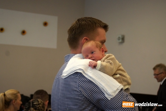 Zdjęcie w galerii na portalu naszwodzislaw.com: Mszana: Najmłodsi mieszkańcy po raz kolejny z maskotkami  wiadomości z regionu