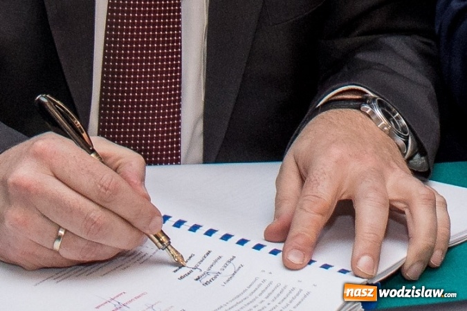 Zdjęcie w galerii na portalu naszwodzislaw.com: Podpisano umowę na dostawę nowoczesnych pociągów. Prawdopodobnie ta liczba w przyszłości może się zwiększyć  wiadomości z regionu