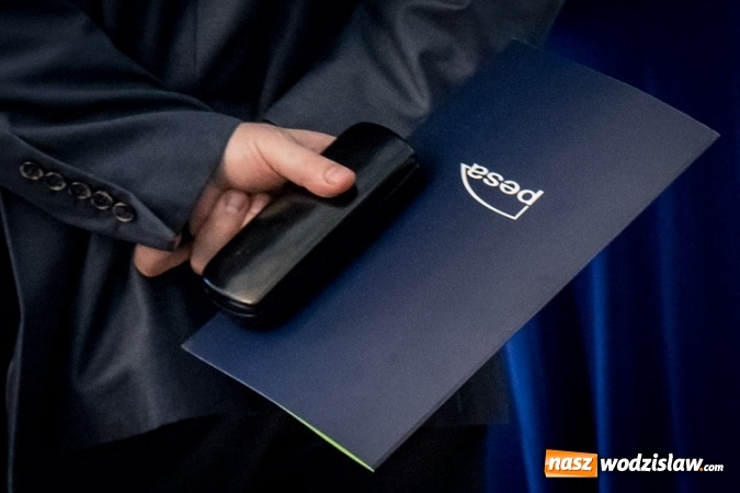 Zdjęcie w galerii na portalu naszwodzislaw.com: Podpisano umowę na dostawę nowoczesnych pociągów. Prawdopodobnie ta liczba w przyszłości może się zwiększyć  wiadomości z regionu