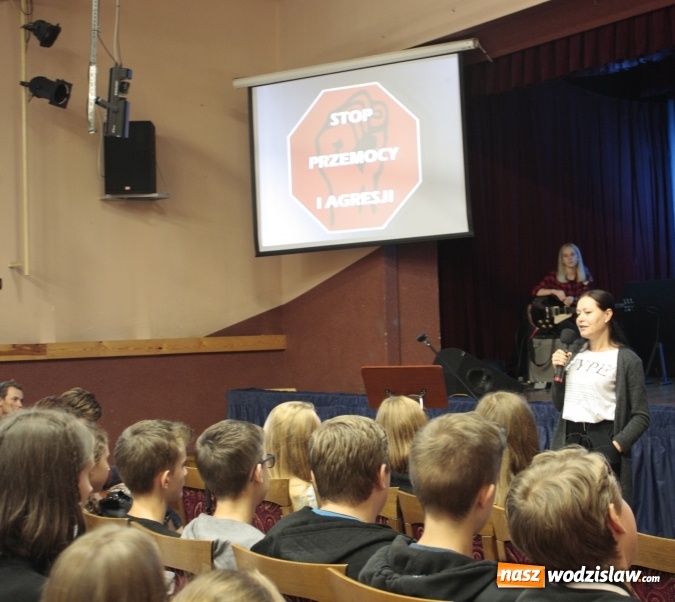 Zdjęcie w galerii na portalu naszwodzislaw.com: Obchody Międzynarodowego Dnia bez Przemocy w wodzisławskiej Jedynce wiadomości z regionu