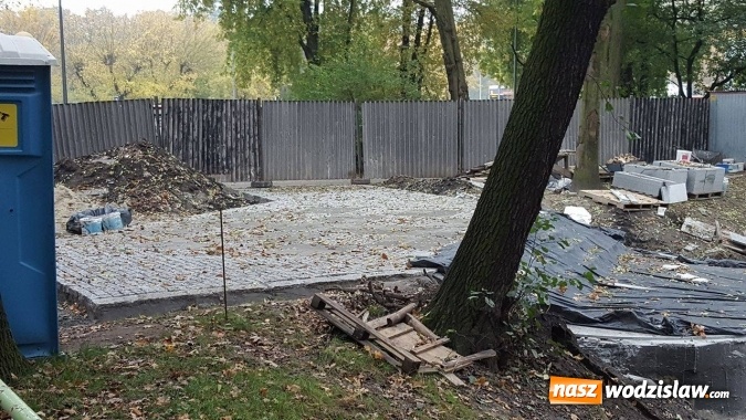 Zdjęcie w galerii na portalu naszwodzislaw.com: Wodzisław: Prace w Parku Miejskim przedłużone. Musimy dłużej poczekać na tarasy widokowe wiadomości z regionu