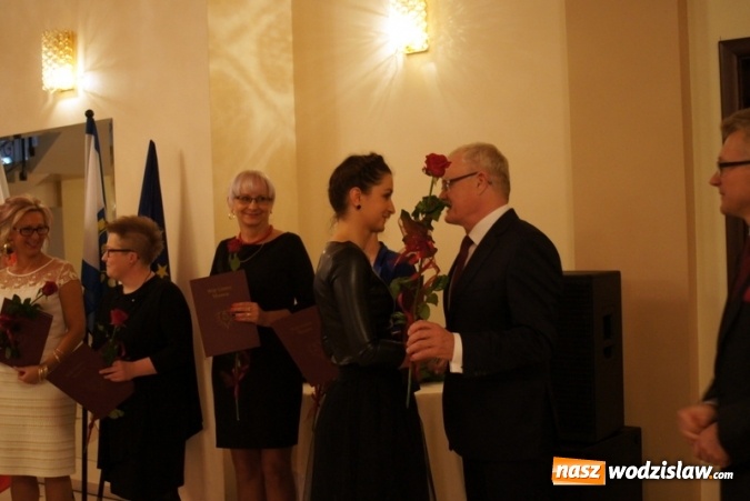 Zdjęcie w galerii na portalu naszwodzislaw.com: Mszana: Gala Edukacji - podziękowania dla pracowników gminnej oświaty  wiadomości z regionu