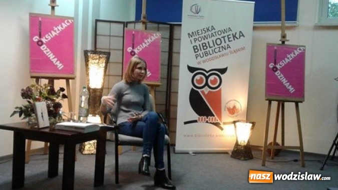 Zdjęcie w galerii na portalu naszwodzislaw.com: Anna Dziewit-Meller gościła w wodzisławskiej bibliotece wiadomości z regionu