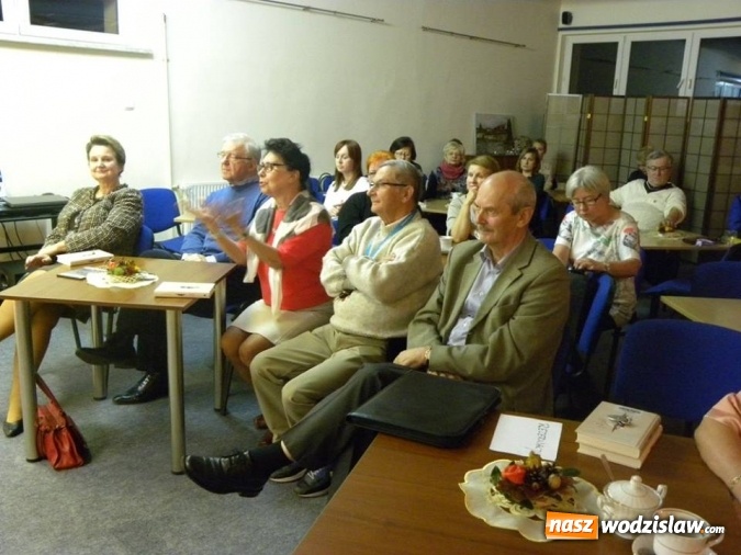 Zdjęcie w galerii na portalu naszwodzislaw.com: Anna Dziewit-Meller gościła w wodzisławskiej bibliotece wiadomości z regionu