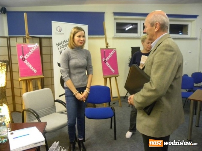 Zdjęcie w galerii na portalu naszwodzislaw.com: Anna Dziewit-Meller gościła w wodzisławskiej bibliotece wiadomości z regionu
