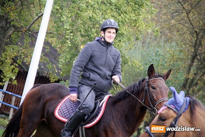 Zdjęcie w galerii na portalu naszwodzislaw.com: Hubertus w Krostoszowicach. Jeźdźcy obchodzili swoje święto wiadomości z regionu