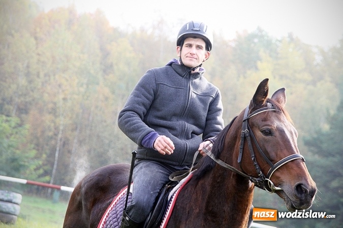 Zdjęcie w galerii na portalu naszwodzislaw.com: Hubertus w Krostoszowicach. Jeźdźcy obchodzili swoje święto wiadomości z regionu