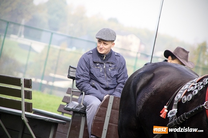 Zdjęcie w galerii na portalu naszwodzislaw.com: Hubertus w Krostoszowicach. Jeźdźcy obchodzili swoje święto wiadomości z regionu