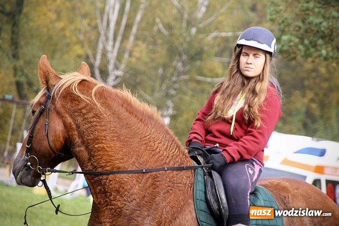Zdjęcie w galerii na portalu naszwodzislaw.com: Hubertus w Krostoszowicach. Jeźdźcy obchodzili swoje święto wiadomości z regionu