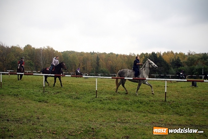 Zdjęcie w galerii na portalu naszwodzislaw.com: Hubertus w Krostoszowicach. Jeźdźcy obchodzili swoje święto wiadomości z regionu