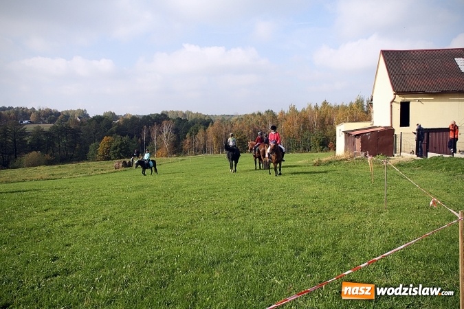 Zdjęcie w galerii na portalu naszwodzislaw.com: Hubertus w Krostoszowicach. Jeźdźcy obchodzili swoje święto wiadomości z regionu