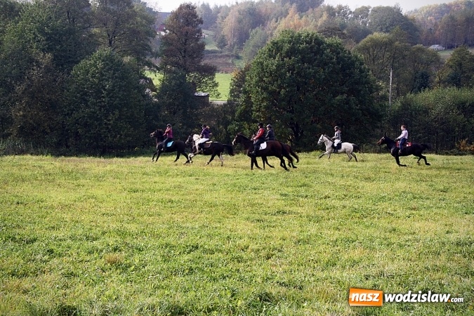 Zdjęcie w galerii na portalu naszwodzislaw.com: Hubertus w Krostoszowicach. Jeźdźcy obchodzili swoje święto wiadomości z regionu