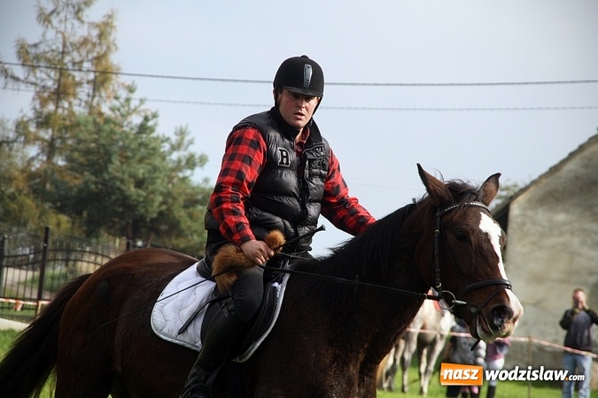 Zdjęcie w galerii na portalu naszwodzislaw.com: Hubertus w Krostoszowicach. Jeźdźcy obchodzili swoje święto wiadomości z regionu