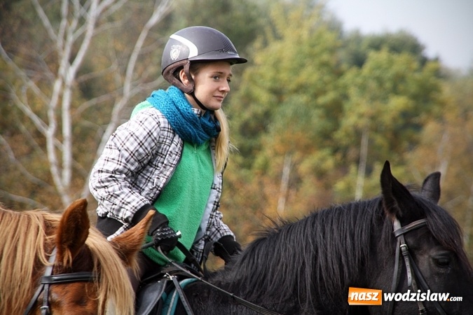 Zdjęcie w galerii na portalu naszwodzislaw.com: Hubertus w Krostoszowicach. Jeźdźcy obchodzili swoje święto wiadomości z regionu