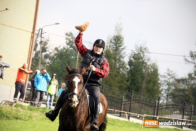 Zdjęcie w galerii na portalu naszwodzislaw.com: Hubertus w Krostoszowicach. Jeźdźcy obchodzili swoje święto wiadomości z regionu