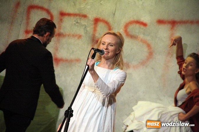 Zdjęcie w galerii na portalu naszwodzislaw.com: Sceniczna petarda Teatru Polska w Rydułtowskim Centrum Kultury wiadomości z regionu