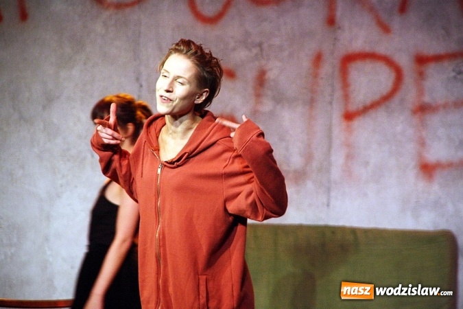 Zdjęcie w galerii na portalu naszwodzislaw.com: Sceniczna petarda Teatru Polska w Rydułtowskim Centrum Kultury wiadomości z regionu