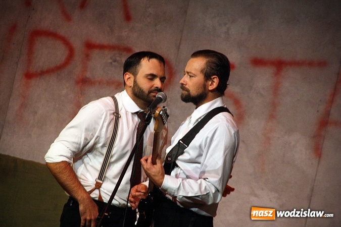 Zdjęcie w galerii na portalu naszwodzislaw.com: Sceniczna petarda Teatru Polska w Rydułtowskim Centrum Kultury wiadomości z regionu