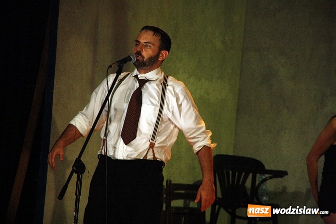 Zdjęcie w galerii na portalu naszwodzislaw.com: Sceniczna petarda Teatru Polska w Rydułtowskim Centrum Kultury wiadomości z regionu