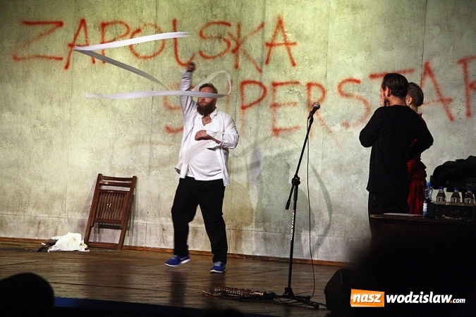 Zdjęcie w galerii na portalu naszwodzislaw.com: Sceniczna petarda Teatru Polska w Rydułtowskim Centrum Kultury wiadomości z regionu