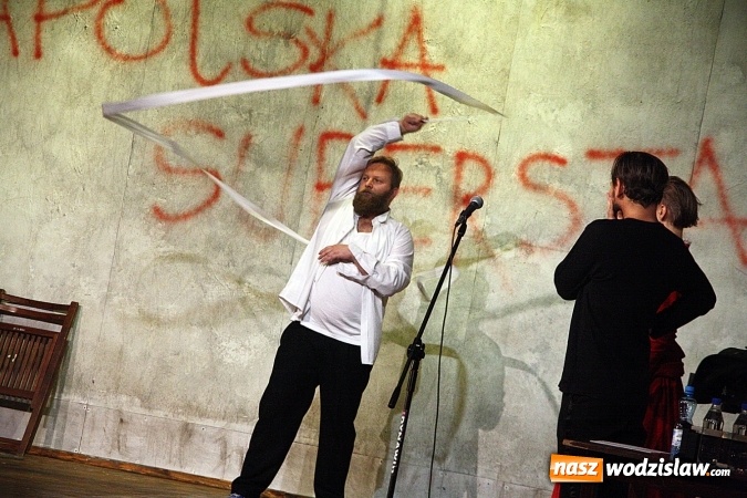 Zdjęcie w galerii na portalu naszwodzislaw.com: Sceniczna petarda Teatru Polska w Rydułtowskim Centrum Kultury wiadomości z regionu