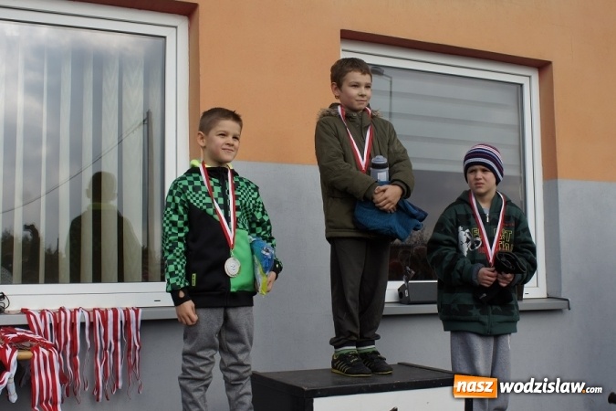 Zdjęcie w galerii na portalu naszwodzislaw.com: Ponad setka dzieci wystartowała w Gminnym Biegu Ulicznym w Mszanie wiadomości z regionu