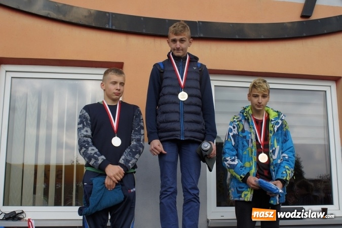 Zdjęcie w galerii na portalu naszwodzislaw.com: Ponad setka dzieci wystartowała w Gminnym Biegu Ulicznym w Mszanie wiadomości z regionu