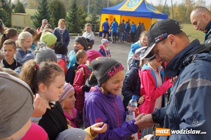 Zdjęcie w galerii na portalu naszwodzislaw.com: Ponad setka dzieci wystartowała w Gminnym Biegu Ulicznym w Mszanie wiadomości z regionu