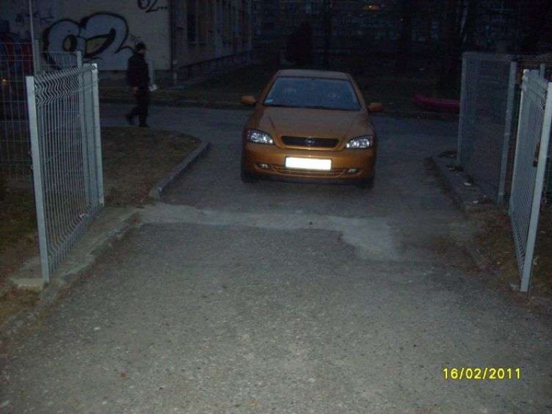 Zdjęcie w galerii na portalu naszwodzislaw.com: Odwiedził ukochaną i zatarasował bramę wiadomości z regionu