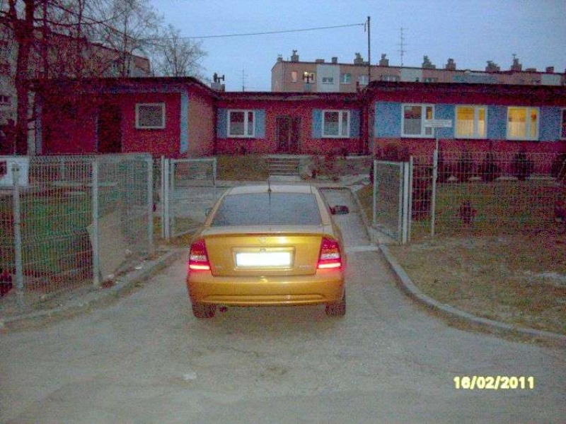 Zdjęcie w galerii na portalu naszwodzislaw.com: Odwiedził ukochaną i zatarasował bramę wiadomości z regionu