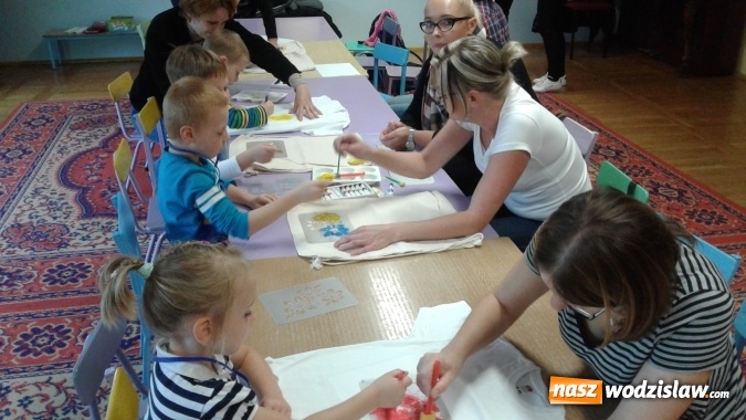 Zdjęcie w galerii na portalu naszwodzislaw.com: Kreatywne warsztaty w wodzisławskiej szesnastce. Zamienili się w projektantów wiadomości z regionu