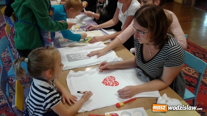 Zdjęcie w galerii na portalu naszwodzislaw.com: Kreatywne warsztaty w wodzisławskiej szesnastce. Zamienili się w projektantów wiadomości z regionu