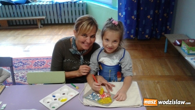 Zdjęcie w galerii na portalu naszwodzislaw.com: Kreatywne warsztaty w wodzisławskiej szesnastce. Zamienili się w projektantów wiadomości z regionu