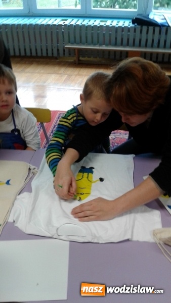 Zdjęcie w galerii na portalu naszwodzislaw.com: Kreatywne warsztaty w wodzisławskiej szesnastce. Zamienili się w projektantów wiadomości z regionu